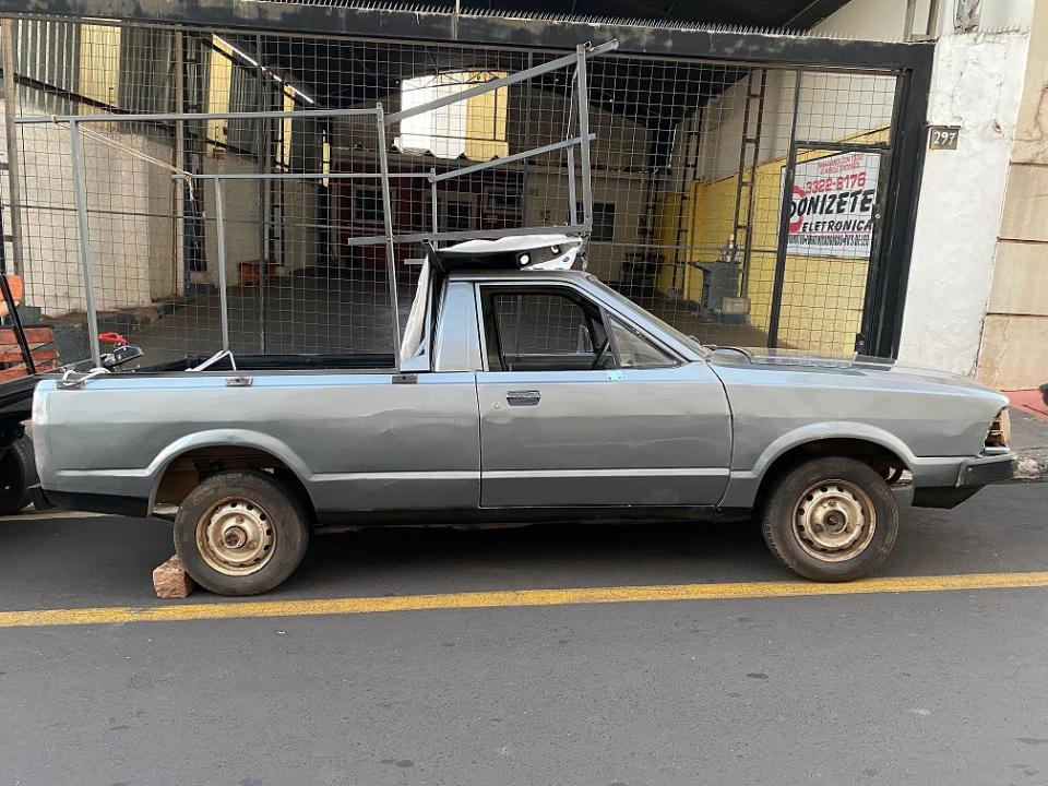 Foto 4 de 6 — Confusão familiar em Araraquara termina com apreensão de veículo, faca, barra de ferro e facão